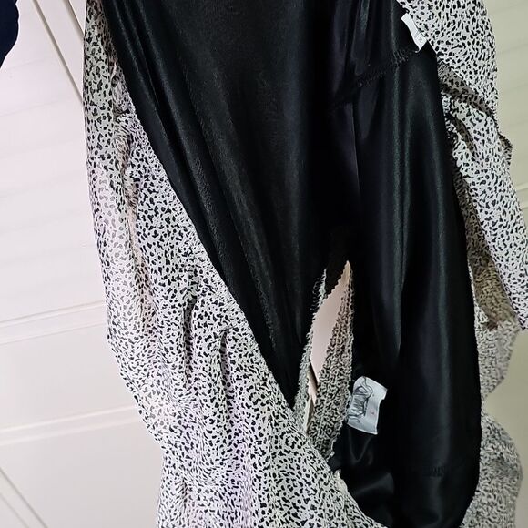 NWT Mini Skirt by Sienna Sky Black Gray Tiered Ruffles Lined, Size Large - Picture 5 of 7